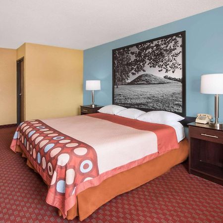 Super 8 By Wyndham Troy Il/St. Louis Area Hotel Екстериор снимка