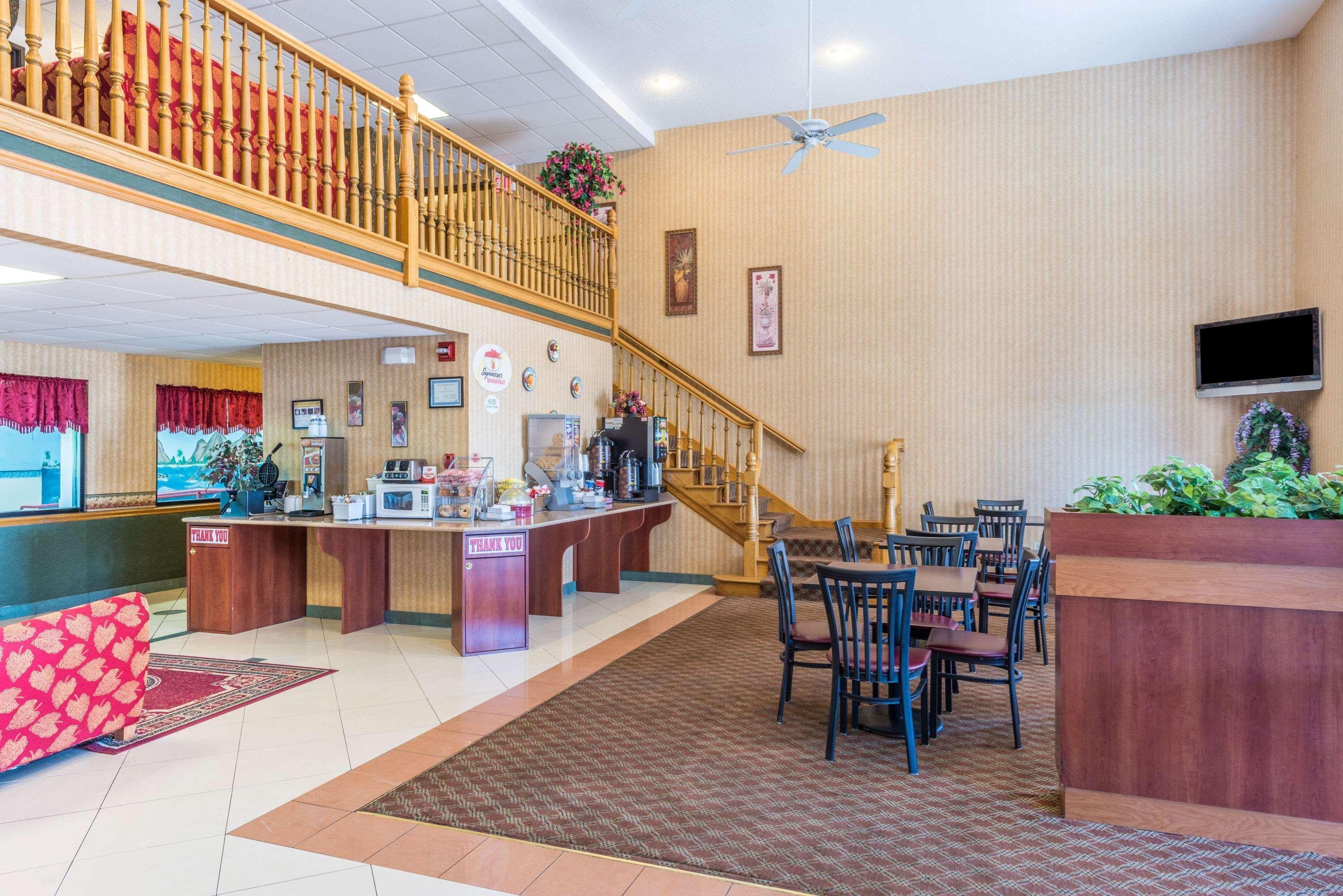 Super 8 By Wyndham Troy Il/St. Louis Area Hotel Екстериор снимка