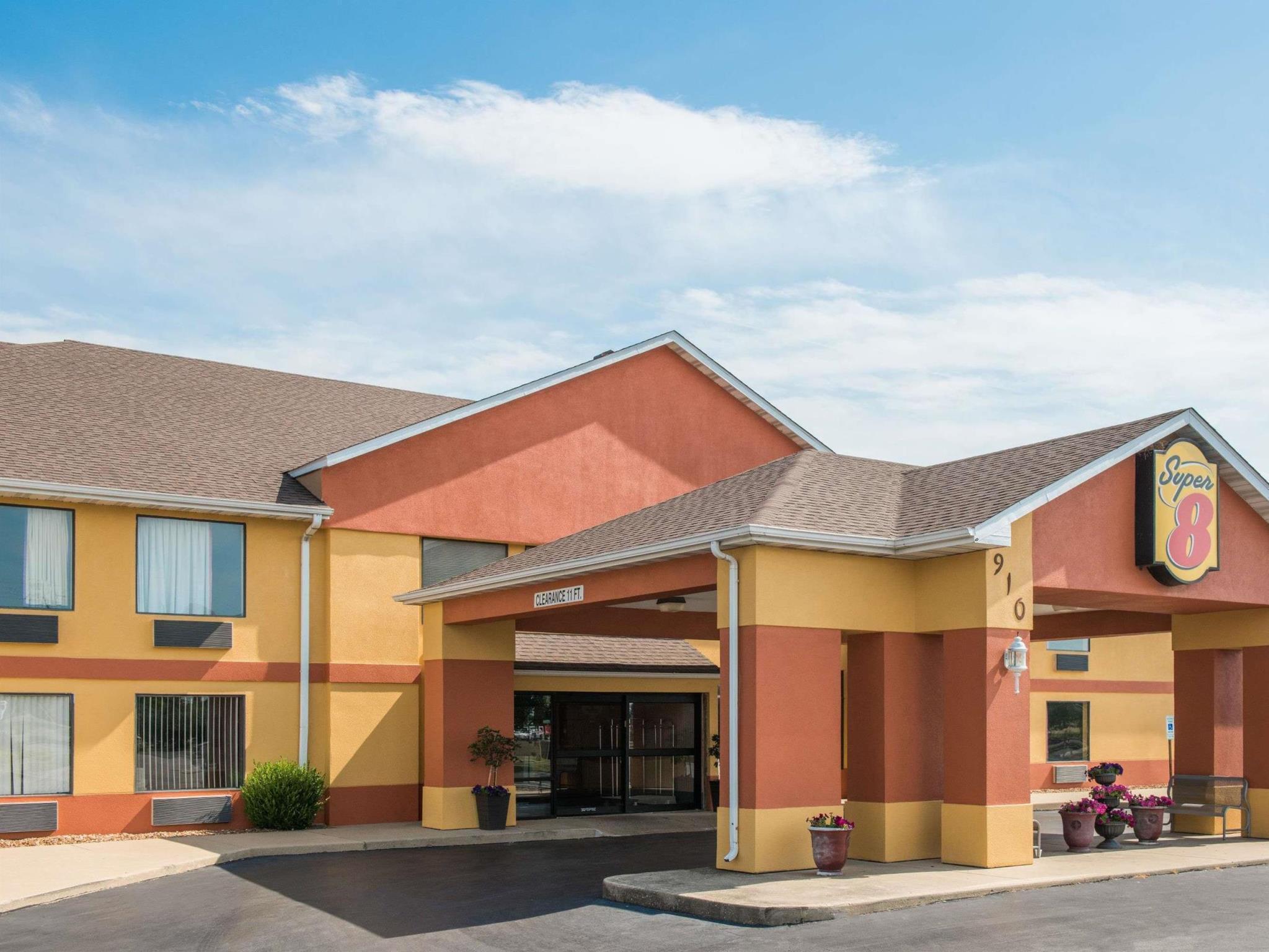 Super 8 By Wyndham Troy Il/St. Louis Area Hotel Екстериор снимка