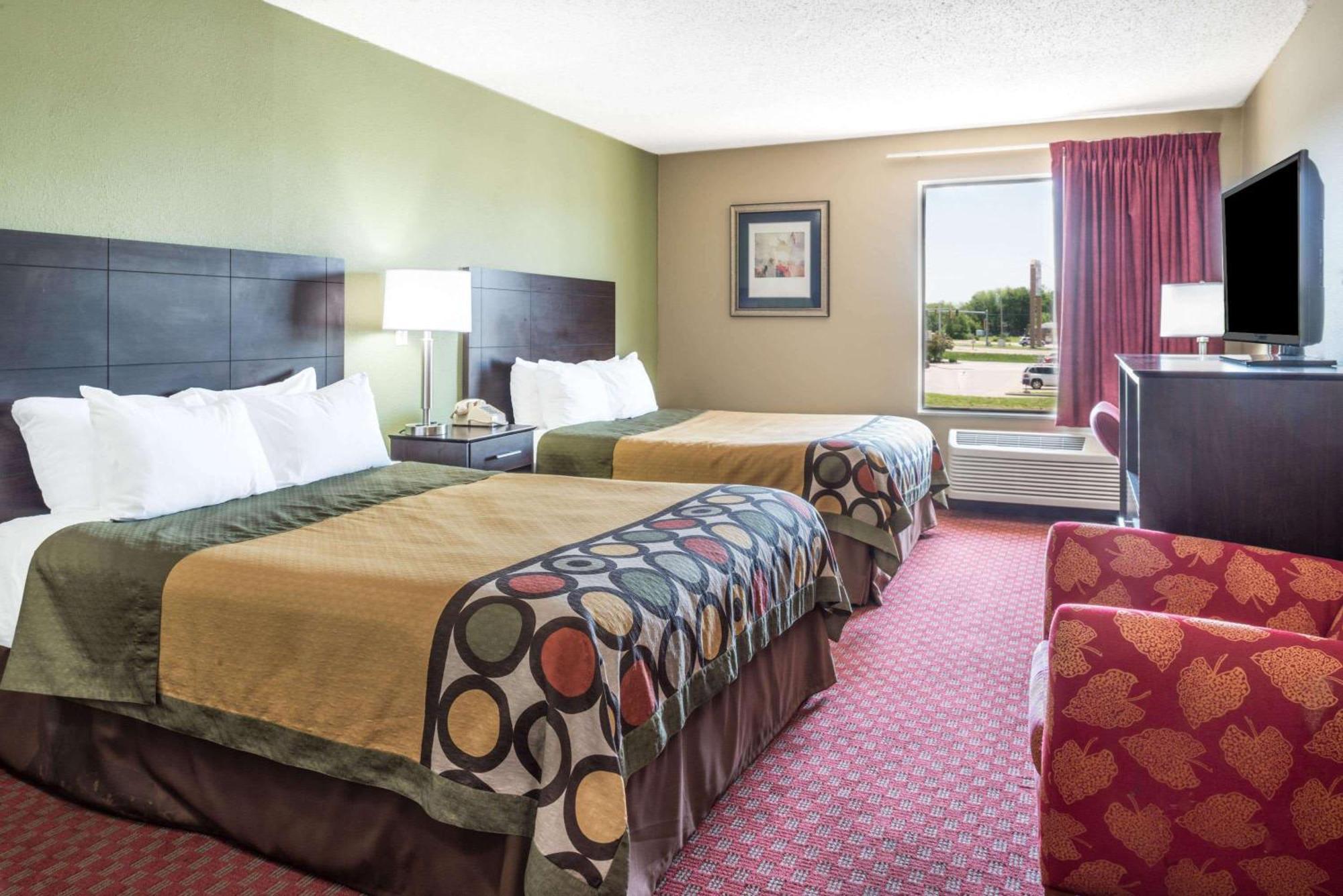 Super 8 By Wyndham Troy Il/St. Louis Area Hotel Екстериор снимка