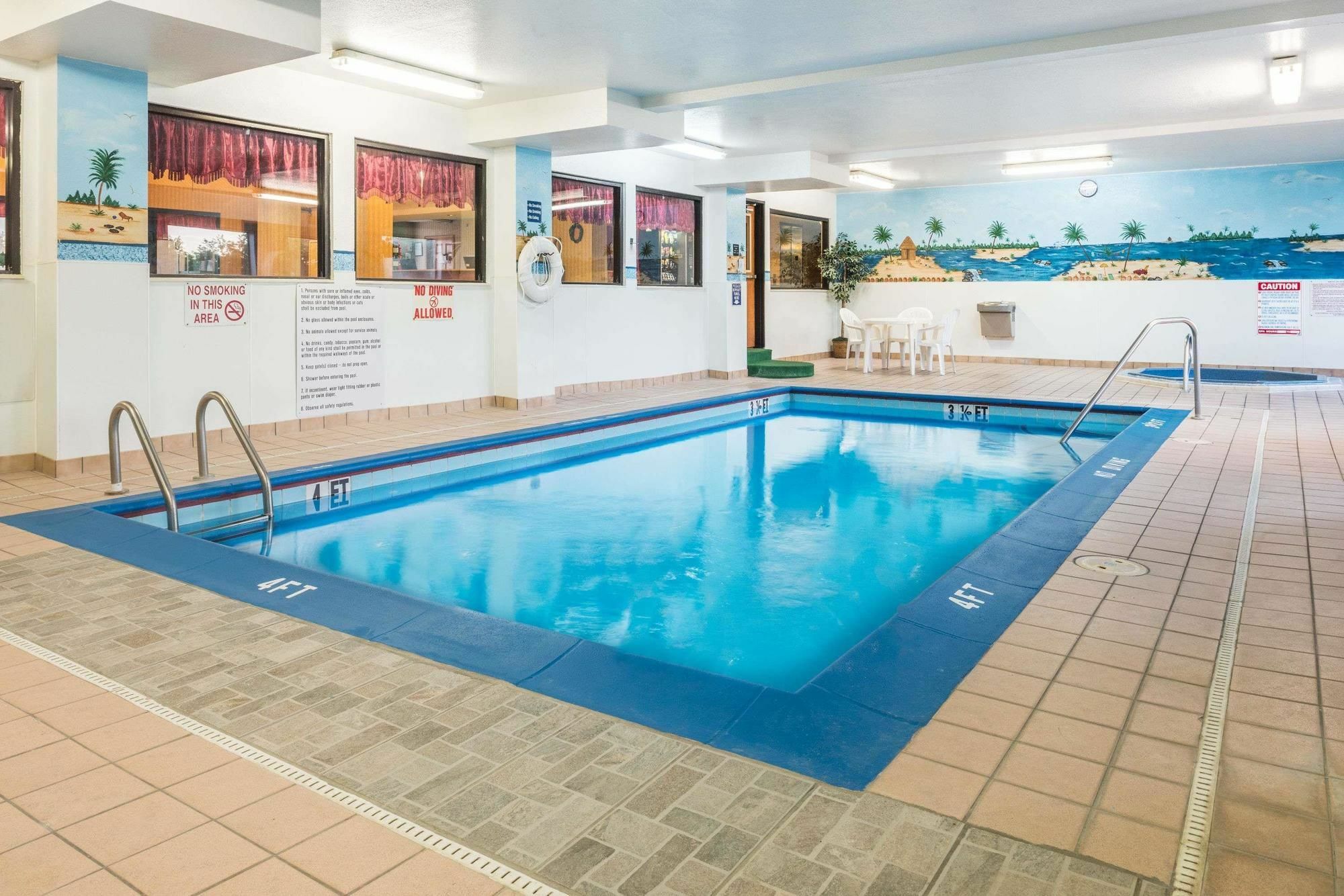 Super 8 By Wyndham Troy Il/St. Louis Area Hotel Екстериор снимка