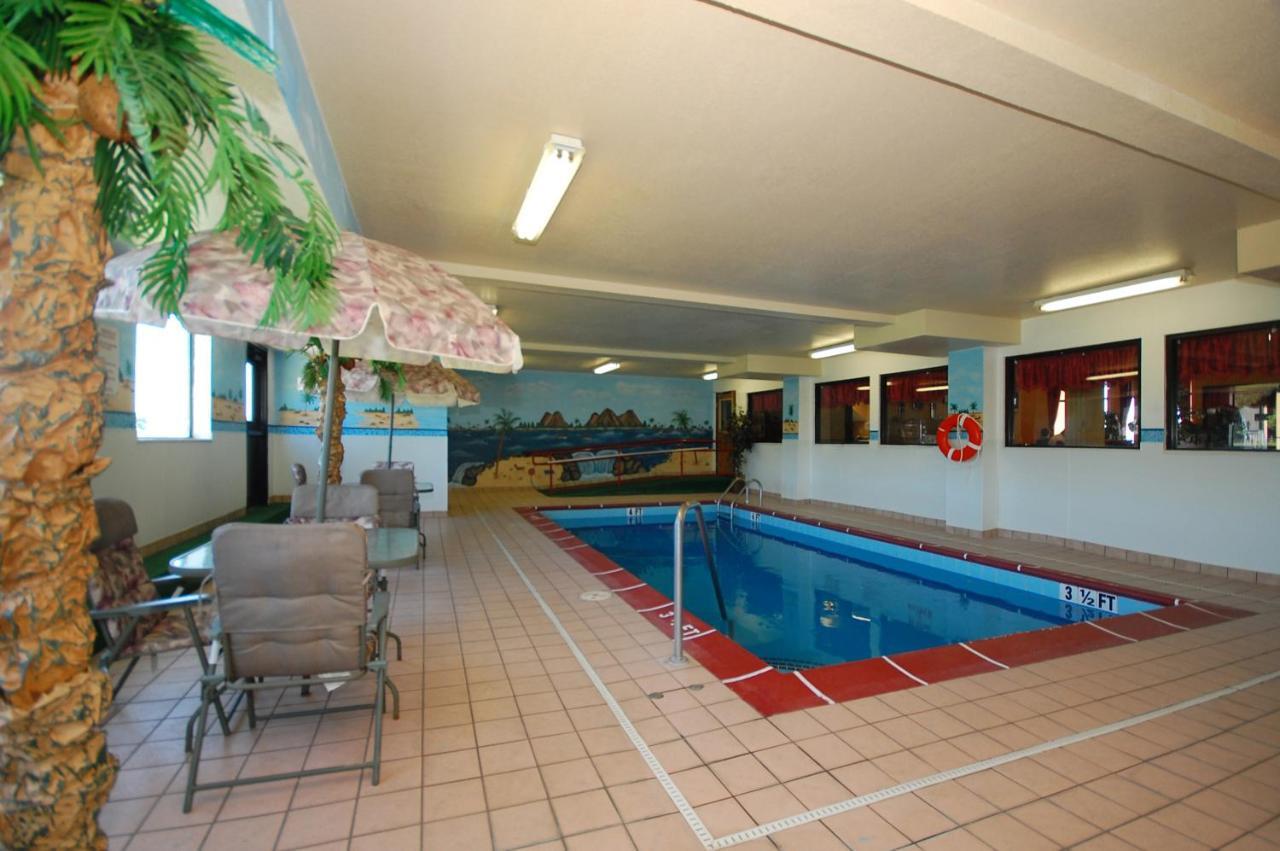 Super 8 By Wyndham Troy Il/St. Louis Area Hotel Екстериор снимка