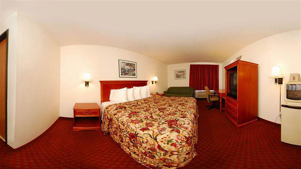 Super 8 By Wyndham Troy Il/St. Louis Area Hotel Екстериор снимка